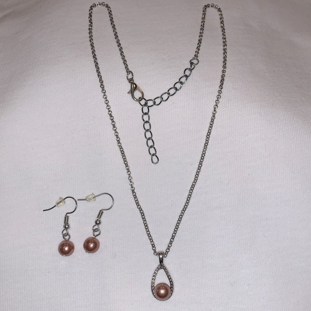 Earring and necklace set